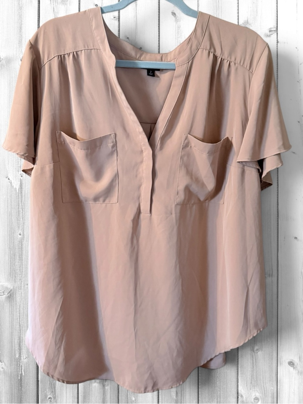 🙋🏻‍♀️torrid Blush Pink Split V-Neck Pocket Blouse
